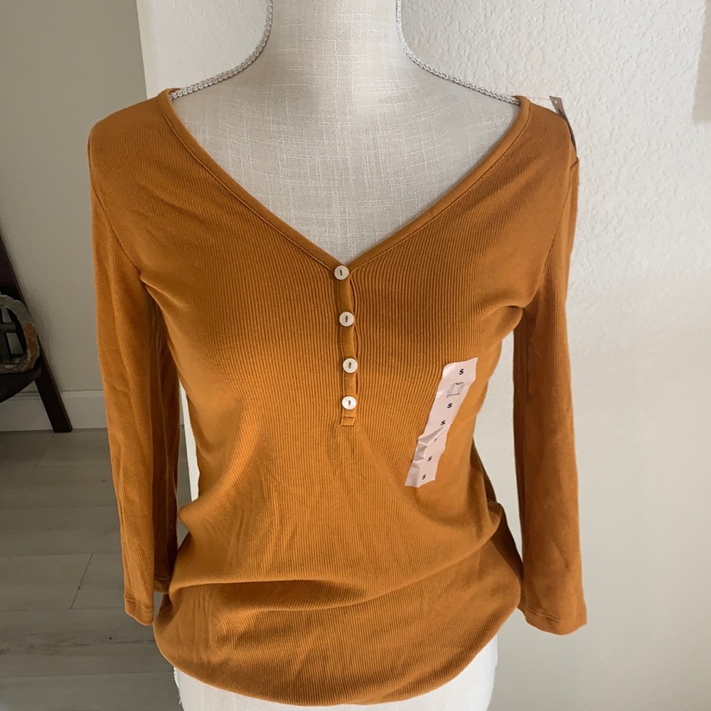 Quart sleeve top